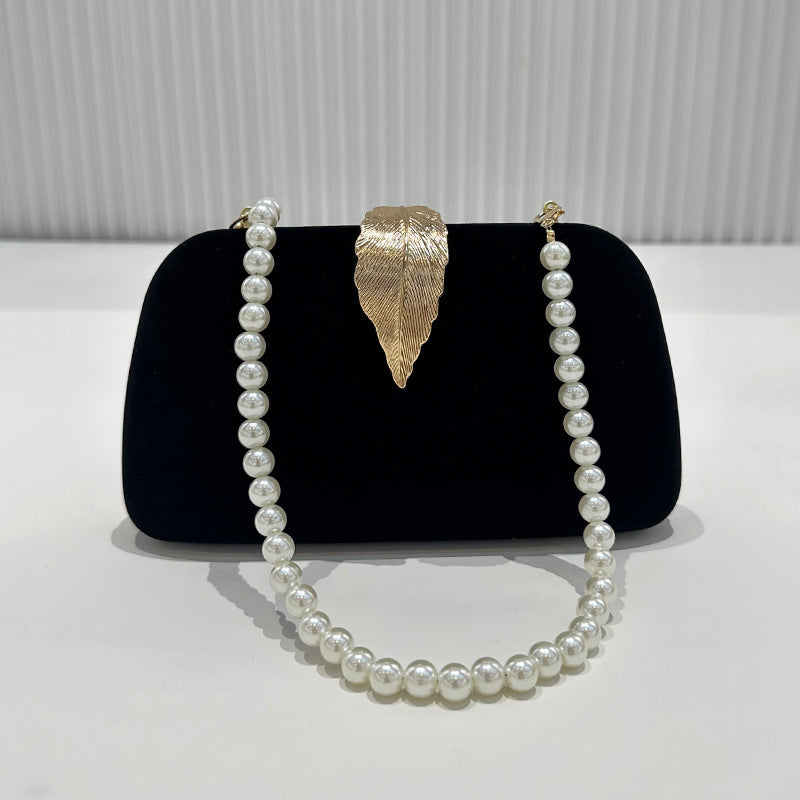 Cross-border spot hand-held dinner bag, box bag, fine flash leaf decorative dress bag, black flannel banquet bag.