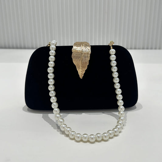 Cross-border spot hand-held dinner bag, box bag, fine flash leaf decorative dress bag, black flannel banquet bag.